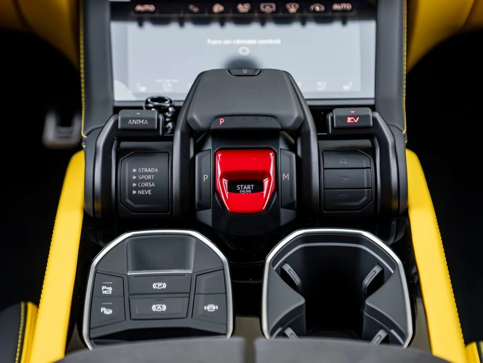 2026 Lamborghini Urus SE - Image 20 of 21