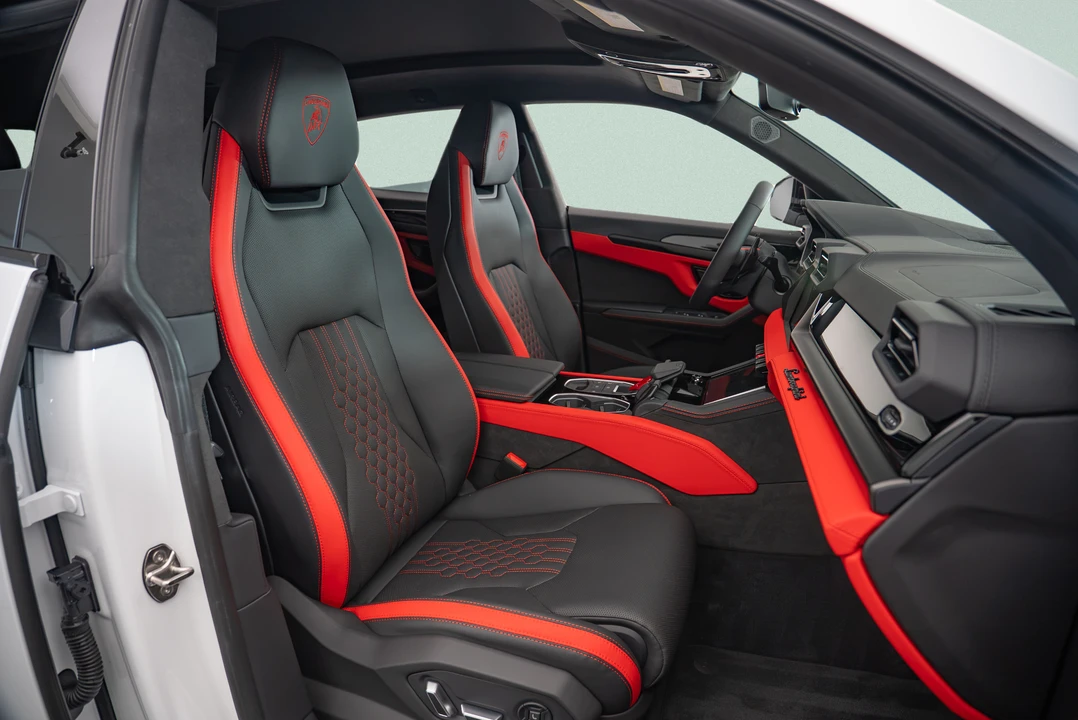 2026 Lamborghini Urus SE - Image 10 of 22