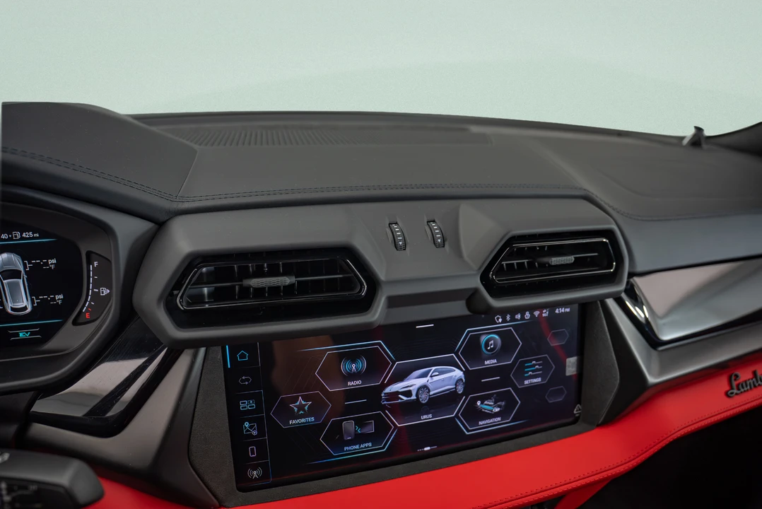 2026 Lamborghini Urus SE - Image 15 of 22