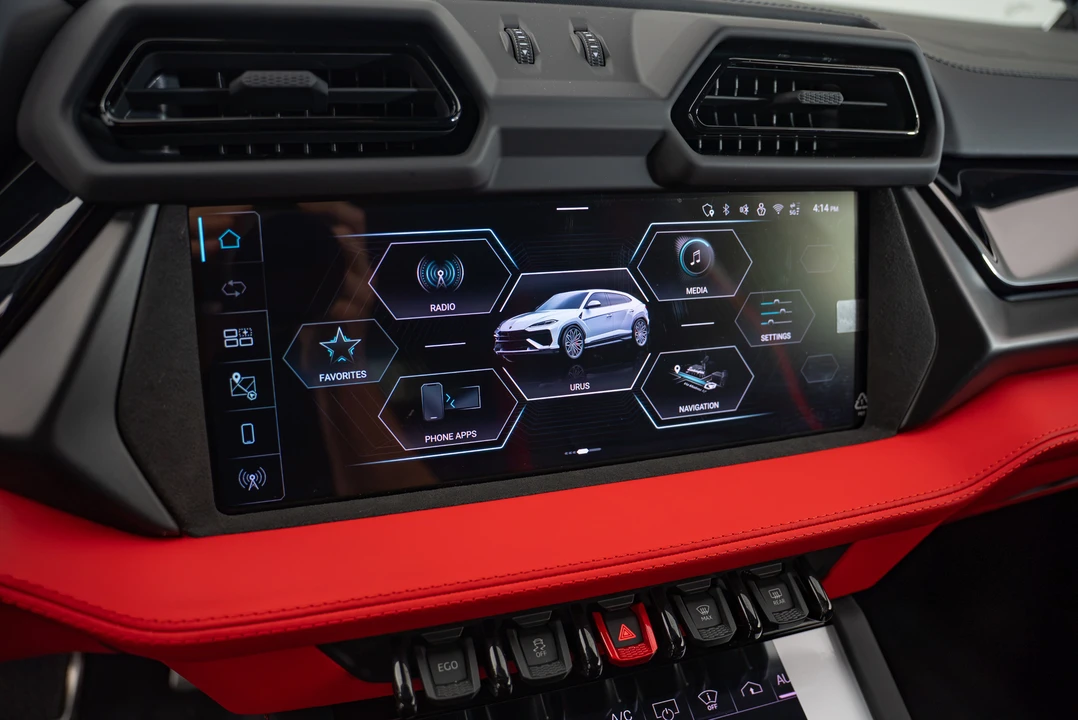 2026 Lamborghini Urus SE - Image 16 of 22