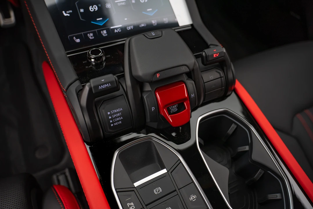 2026 Lamborghini Urus SE - Image 18 of 22