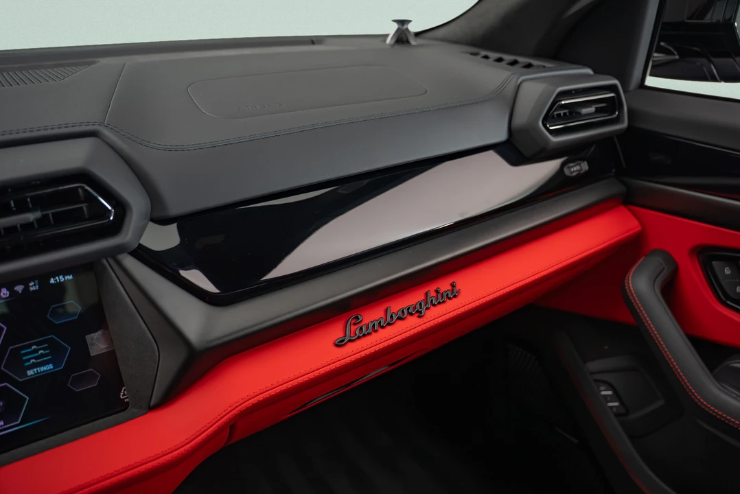 2026 Lamborghini Urus SE - Image 19 of 22