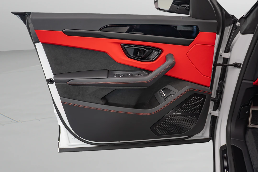 2026 Lamborghini Urus SE - Image 20 of 22