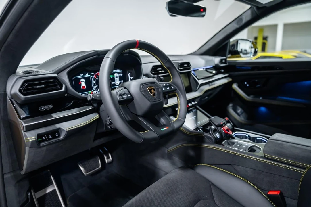 2026 Lamborghini Urus SE - Image 30 of 31