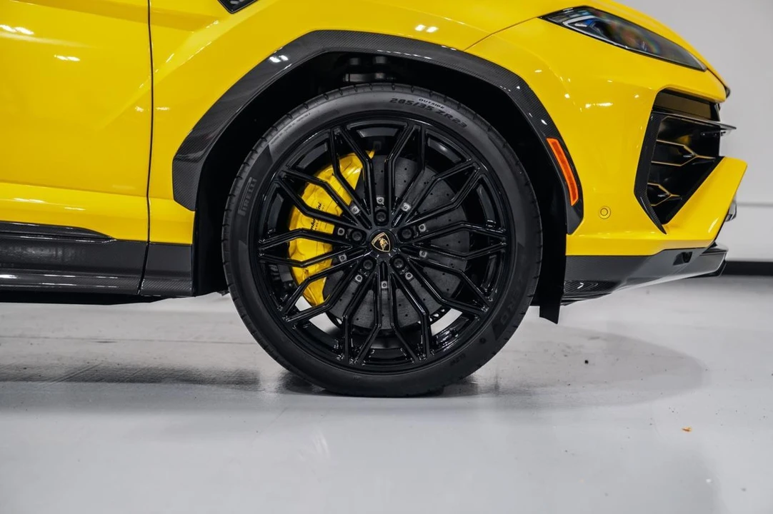2026 Lamborghini Urus SE - Image 10 of 31