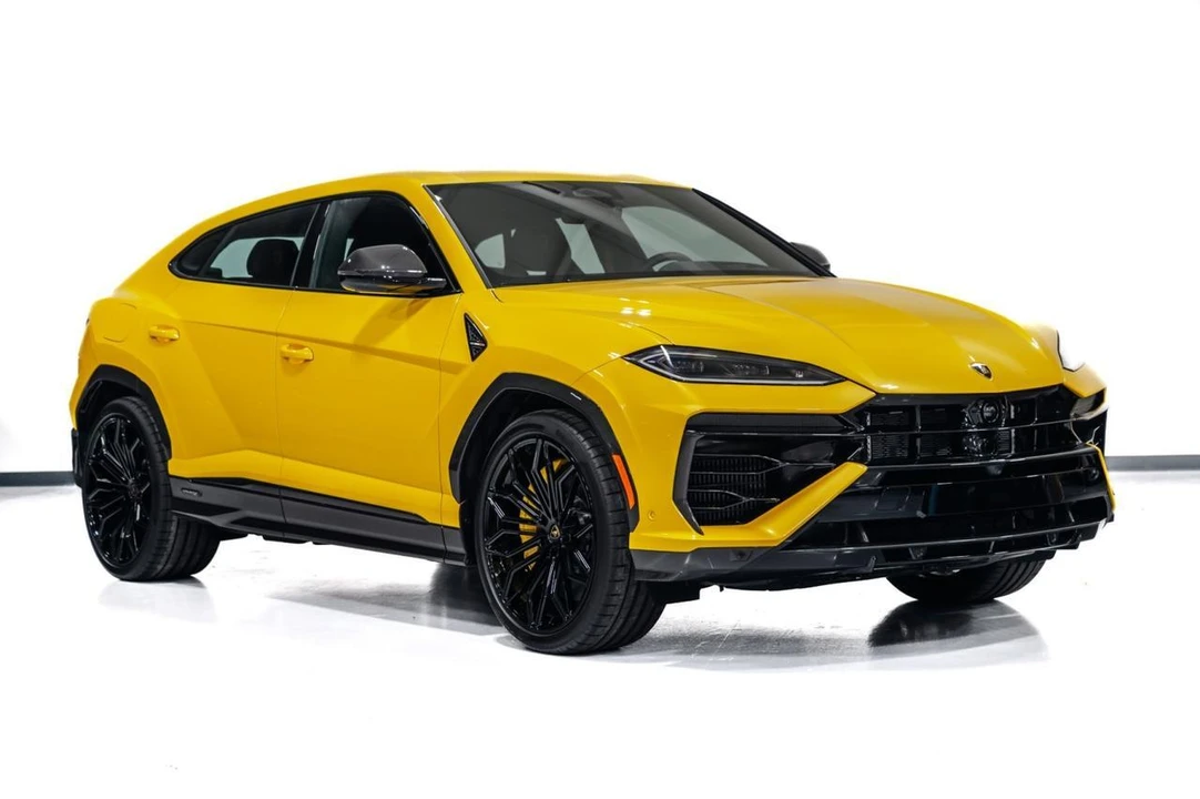 2026 Lamborghini Urus SE - Image 2 of 31