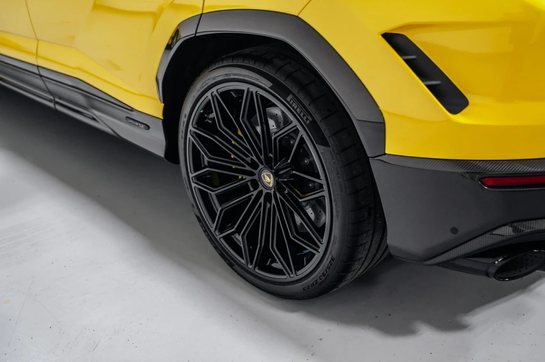 2026 Lamborghini Urus SE - Image 14 of 31