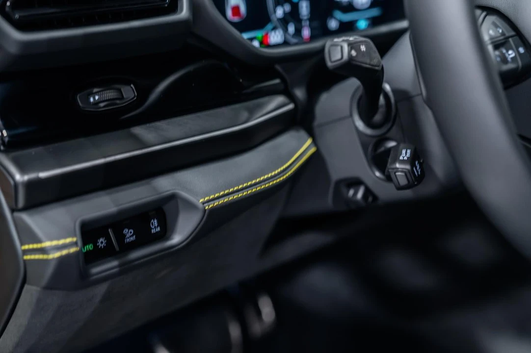 2026 Lamborghini Urus SE - Image 31 of 31