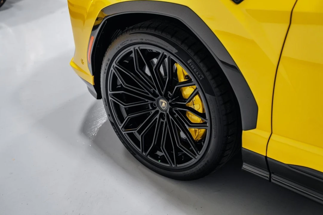 2026 Lamborghini Urus SE - Image 15 of 31