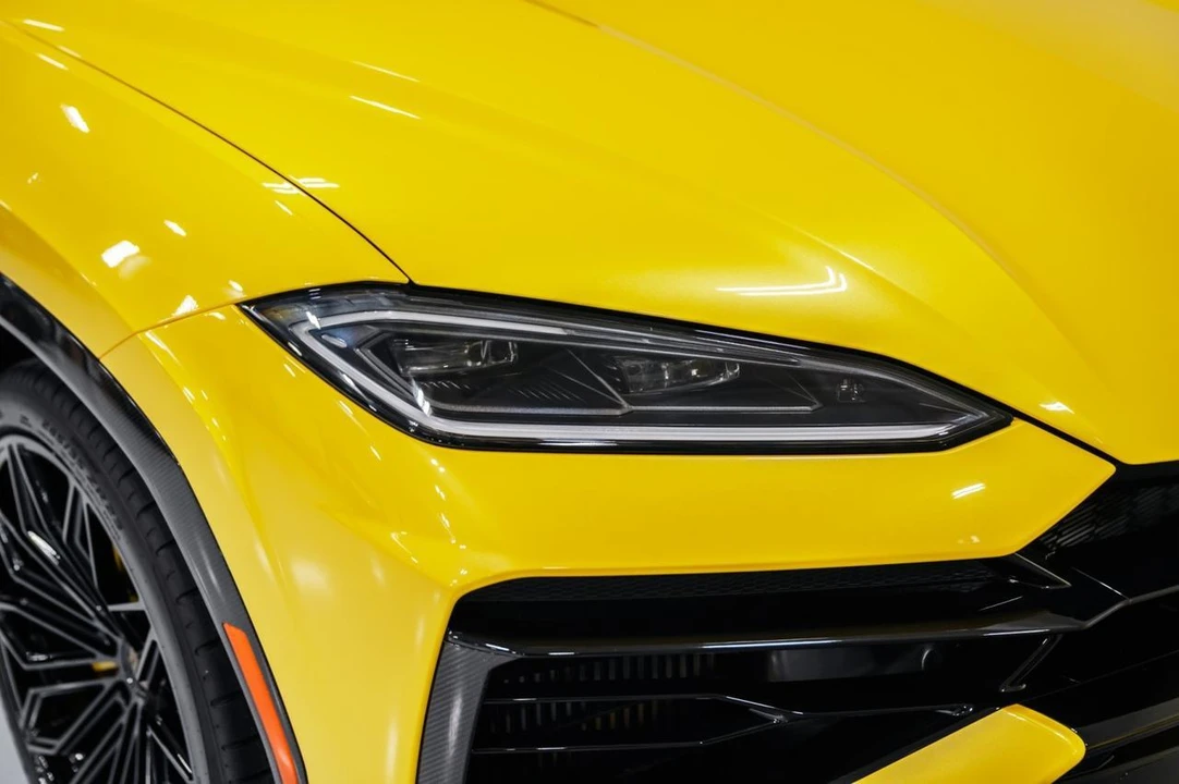 2026 Lamborghini Urus SE - Image 18 of 31