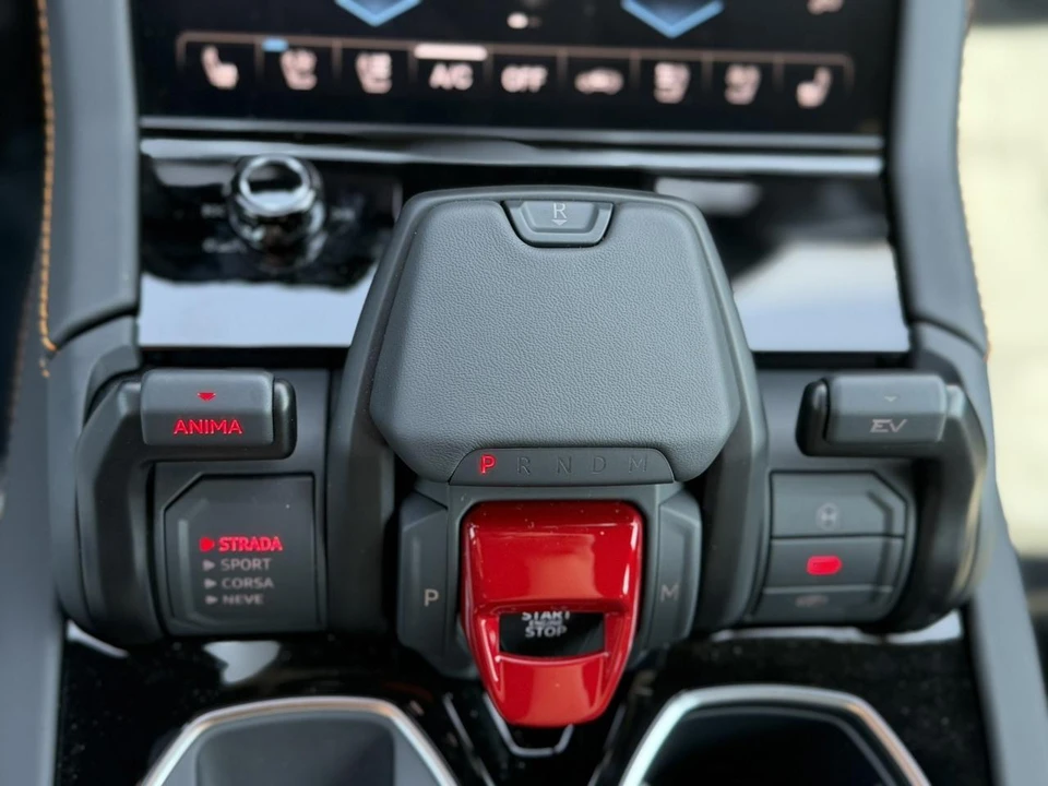 2026 Lamborghini Urus SE - Image 19 of 31