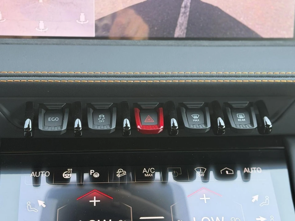 2026 Lamborghini Urus SE - Image 17 of 31