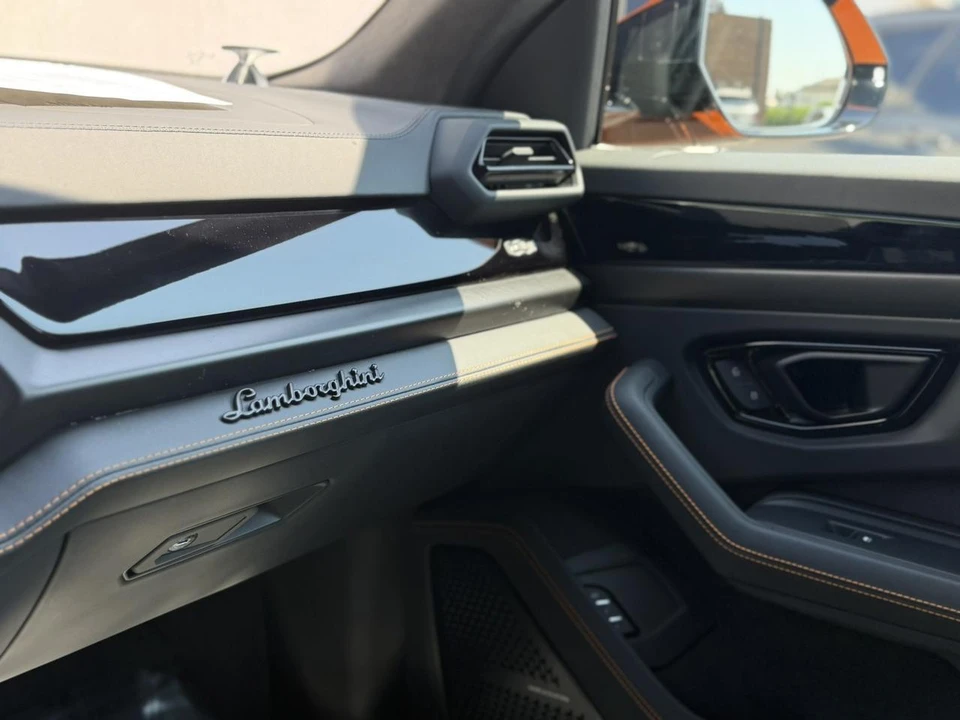 2026 Lamborghini Urus SE - Image 21 of 31