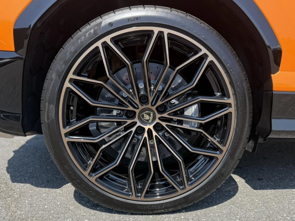 2026 Lamborghini Urus SE - Image 9 of 31
