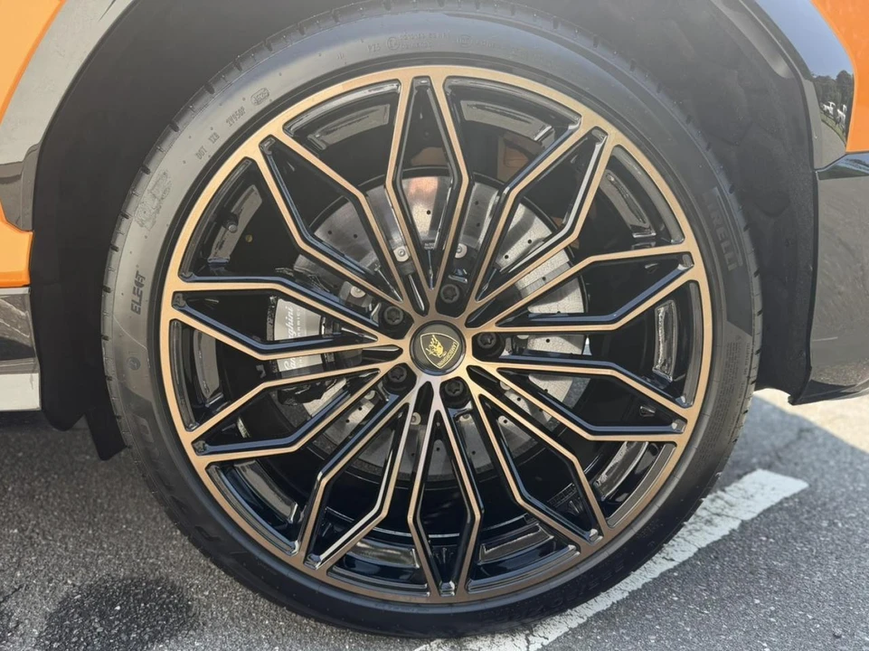 2026 Lamborghini Urus SE - Image 12 of 31