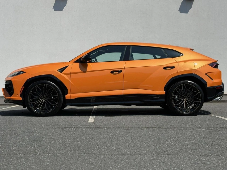 2026 Lamborghini Urus SE - Image 3 of 31