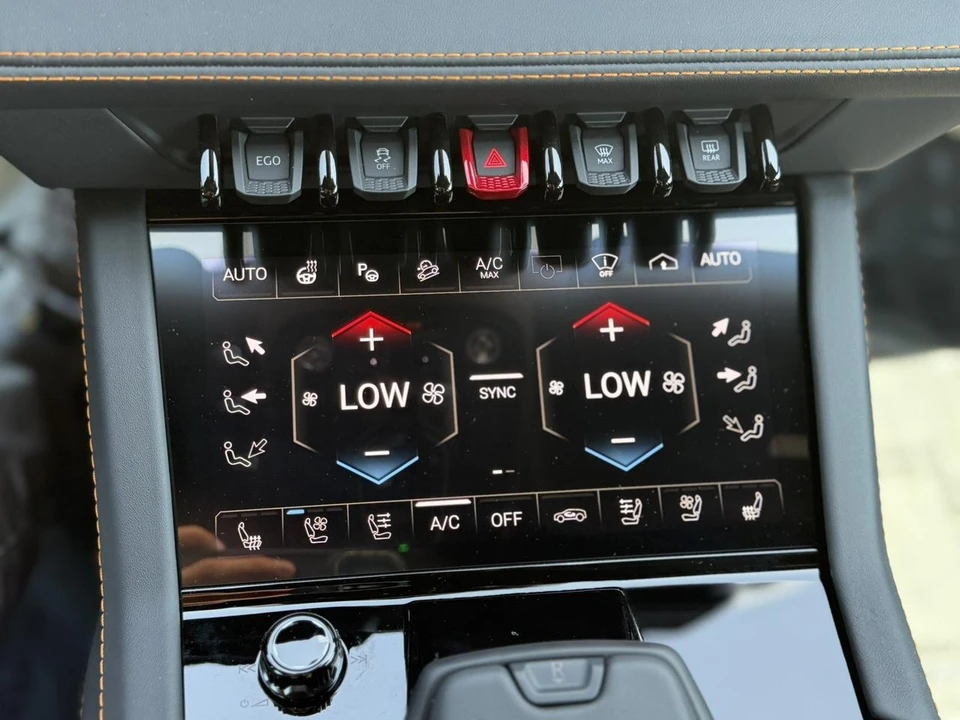 2026 Lamborghini Urus SE - Image 18 of 31