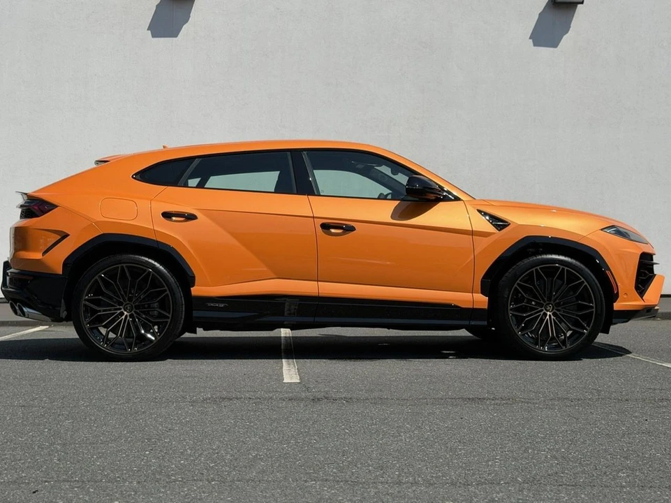 2026 Lamborghini Urus SE - Image 7 of 31