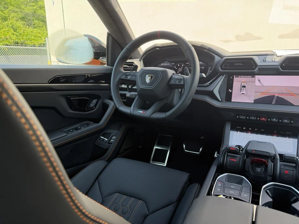 2026 Lamborghini Urus SE - Image 30 of 31