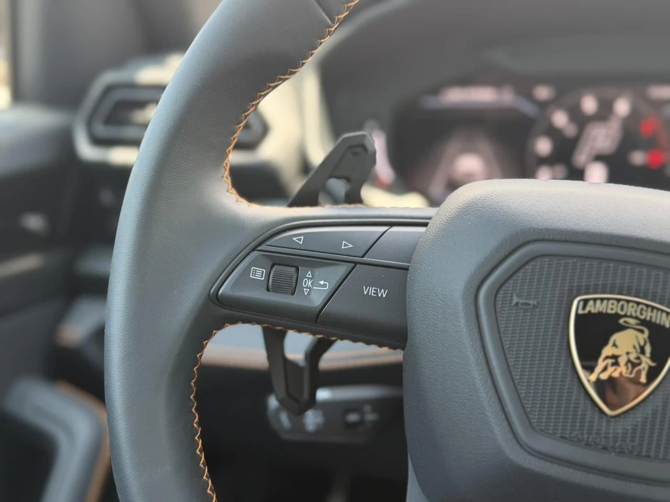 2026 Lamborghini Urus SE - Image 23 of 31