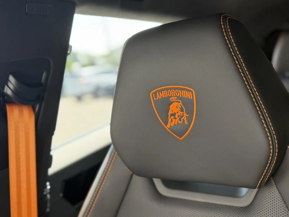 2026 Lamborghini Urus SE - Image 25 of 31
