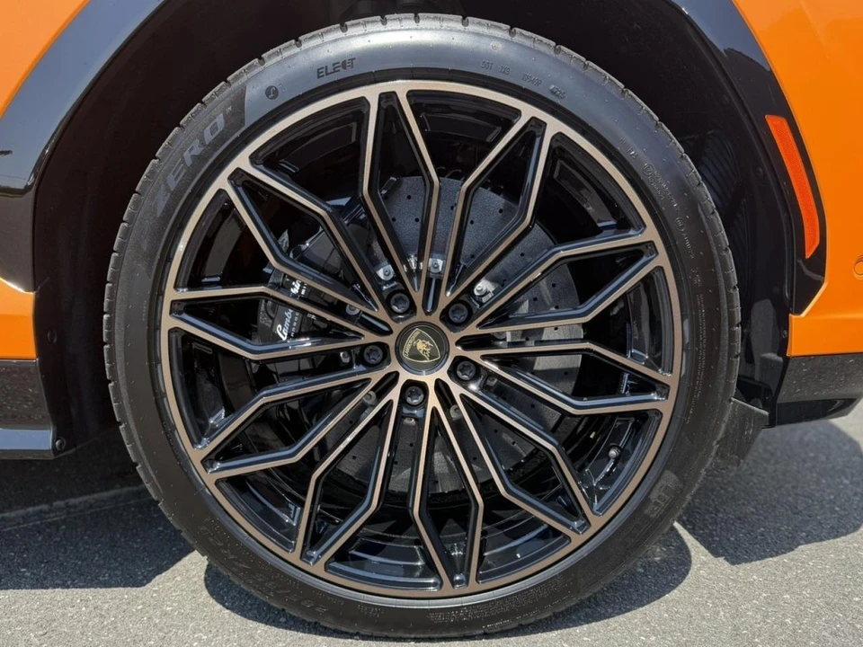 2026 Lamborghini Urus SE - Image 10 of 31