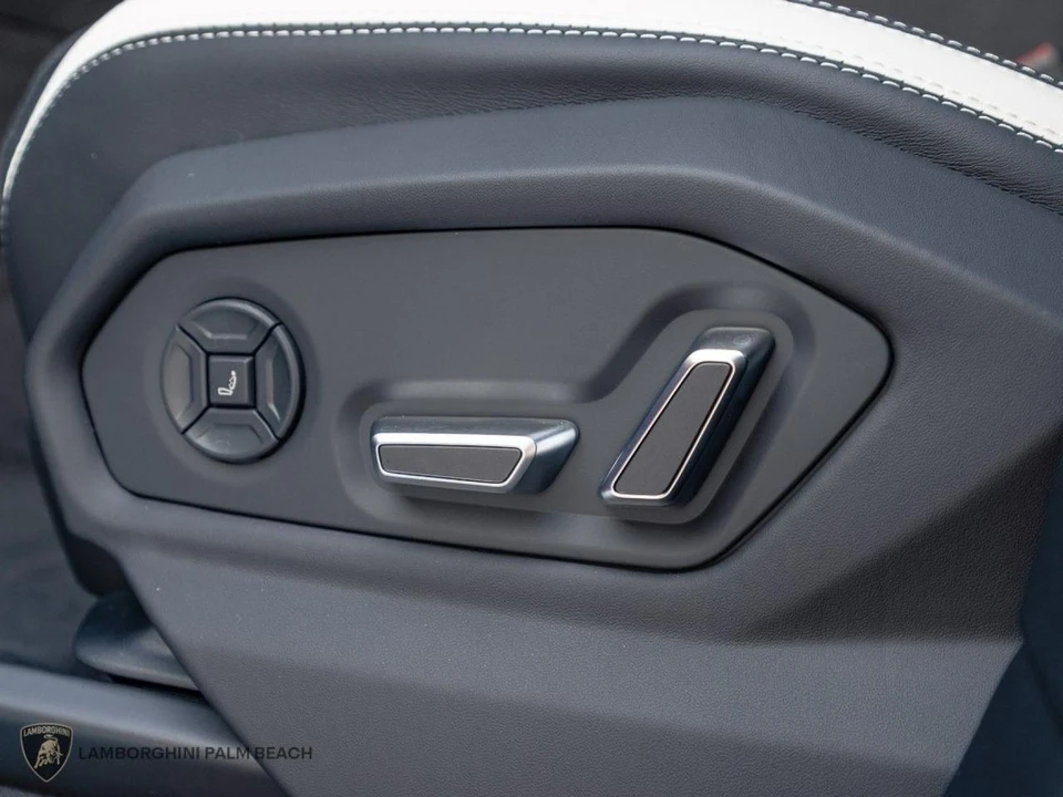 2026 Lamborghini Urus SE - Image 25 of 28