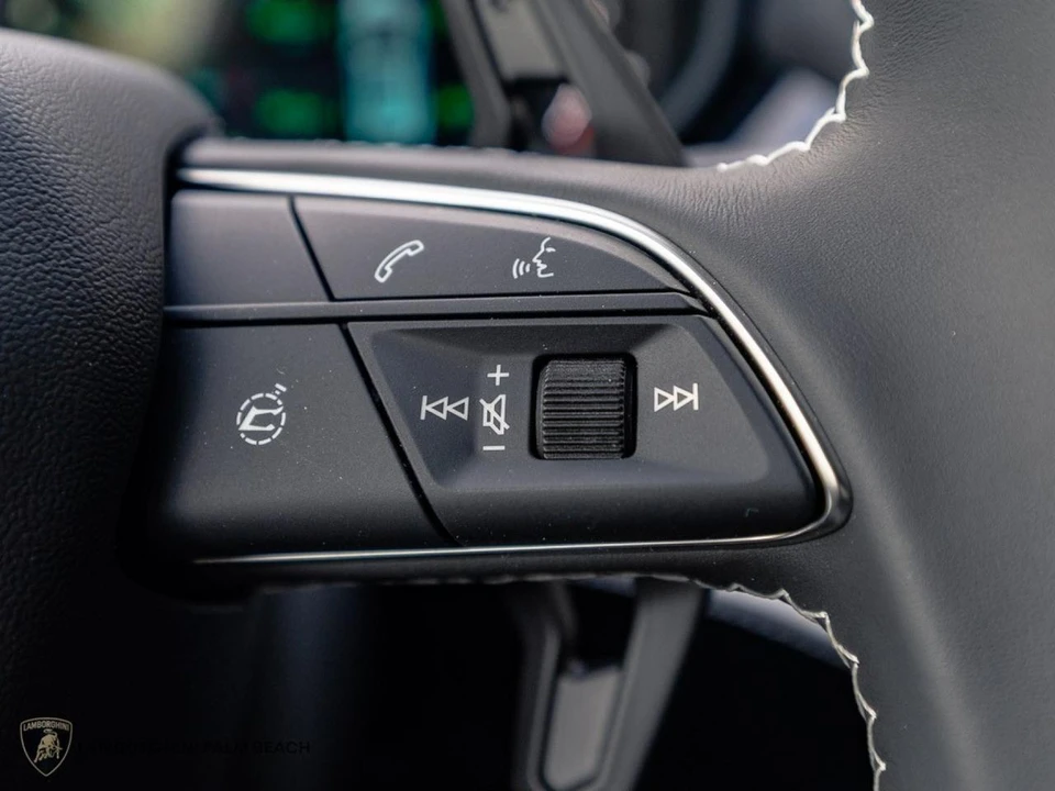 2026 Lamborghini Urus SE - Image 19 of 28