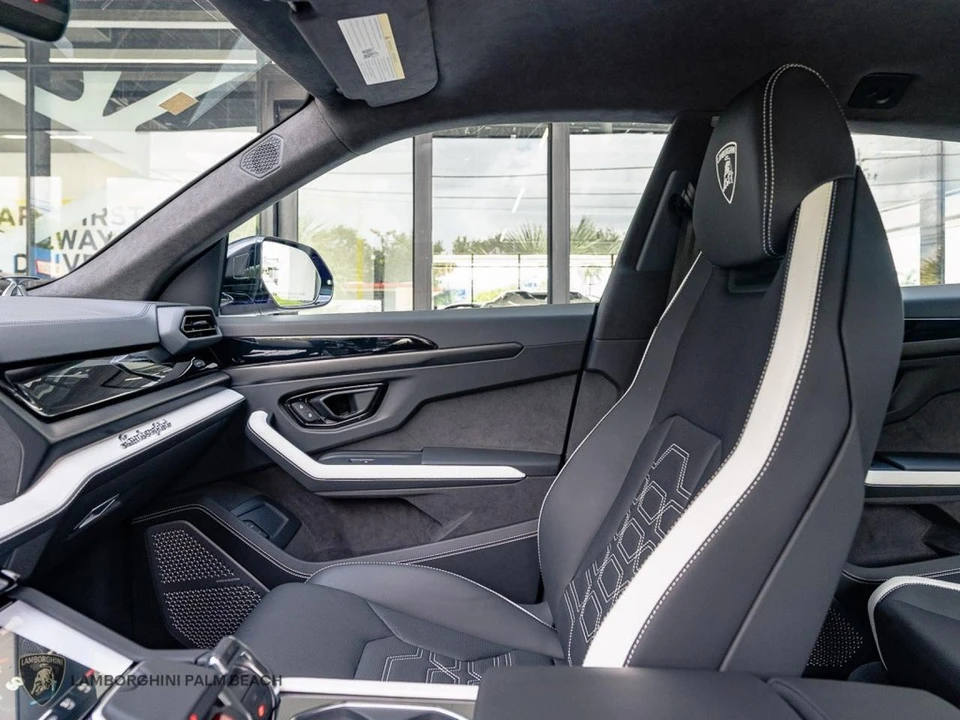 2026 Lamborghini Urus SE - Image 21 of 28