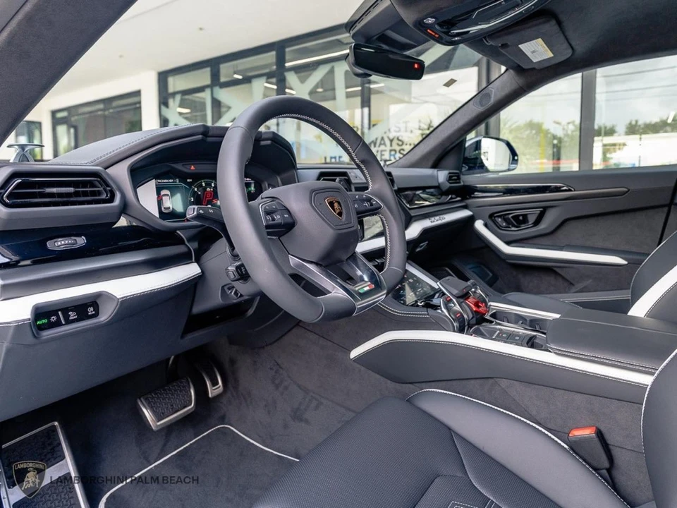 2026 Lamborghini Urus SE - Image 23 of 28