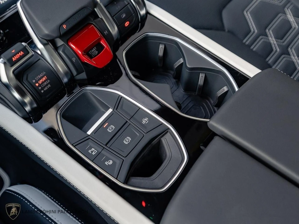2026 Lamborghini Urus SE - Image 15 of 28