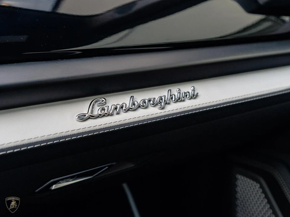 2026 Lamborghini Urus SE - Image 9 of 28