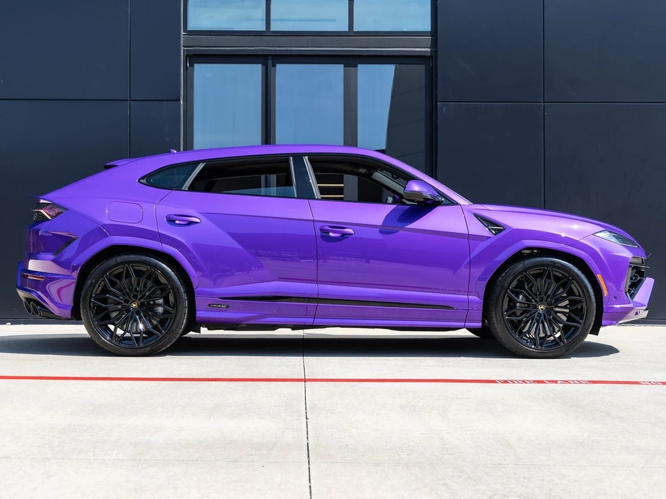2026 Lamborghini Urus SE - Image 10 of 31