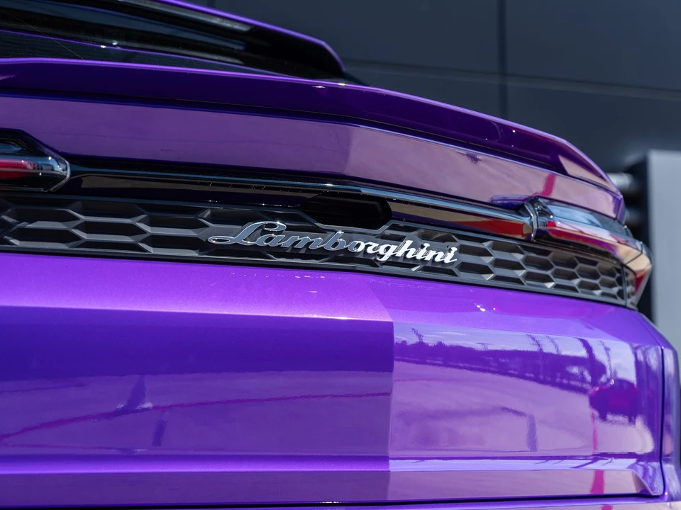 2026 Lamborghini Urus SE - Image 13 of 31