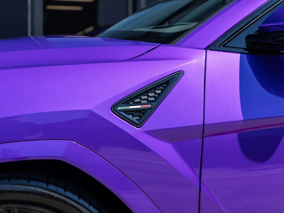 2026 Lamborghini Urus SE - Image 15 of 31