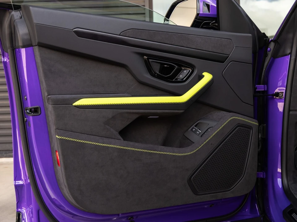 2026 Lamborghini Urus SE - Image 24 of 31
