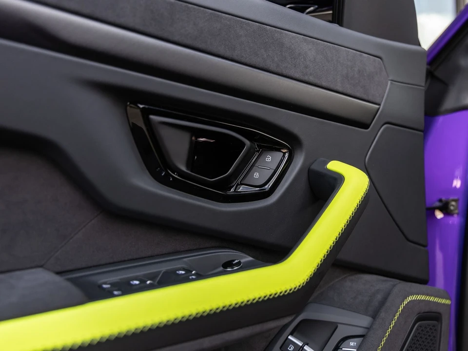 2026 Lamborghini Urus SE - Image 25 of 31
