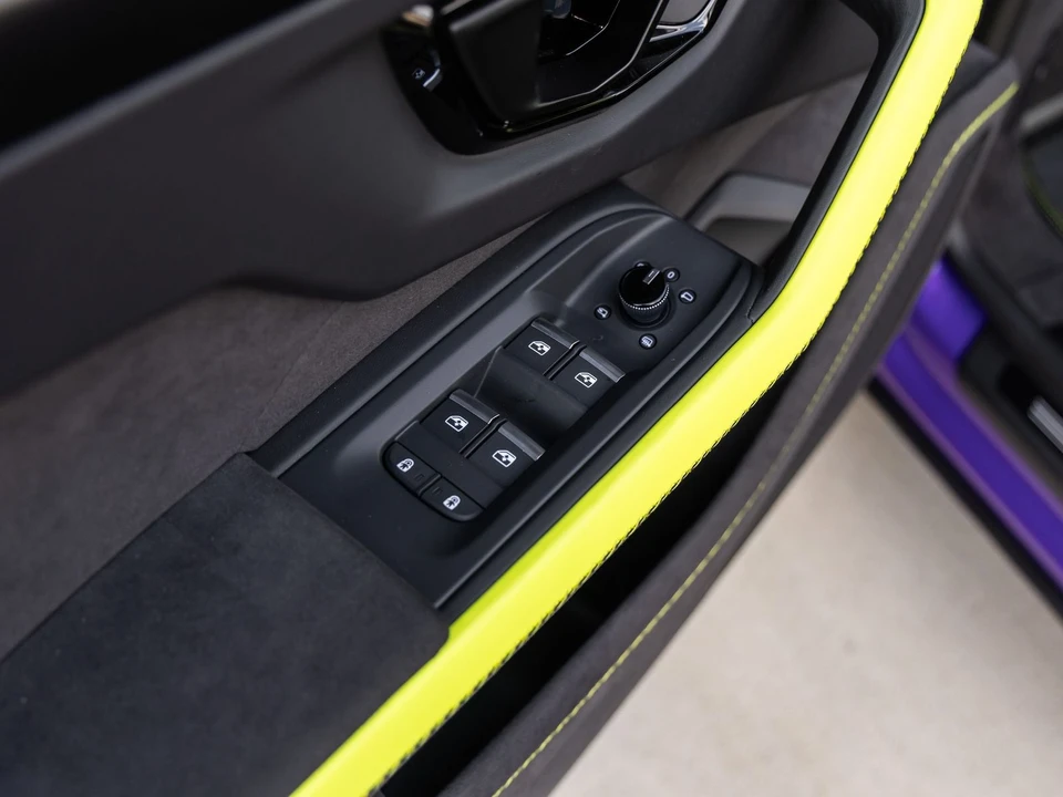 2026 Lamborghini Urus SE - Image 26 of 31