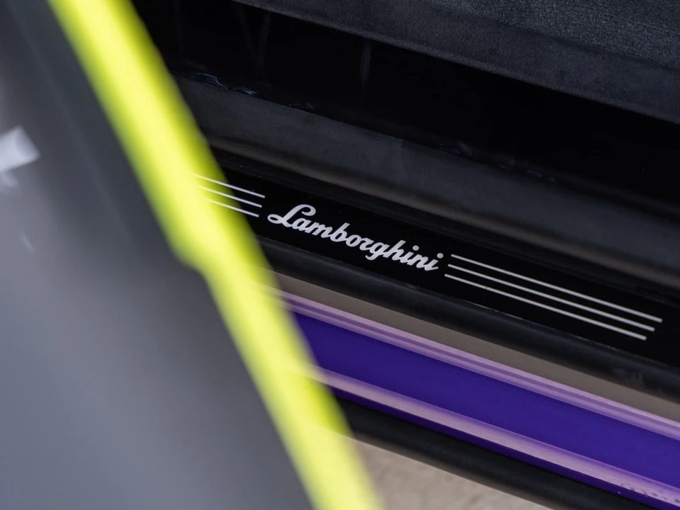 2026 Lamborghini Urus SE - Image 27 of 31