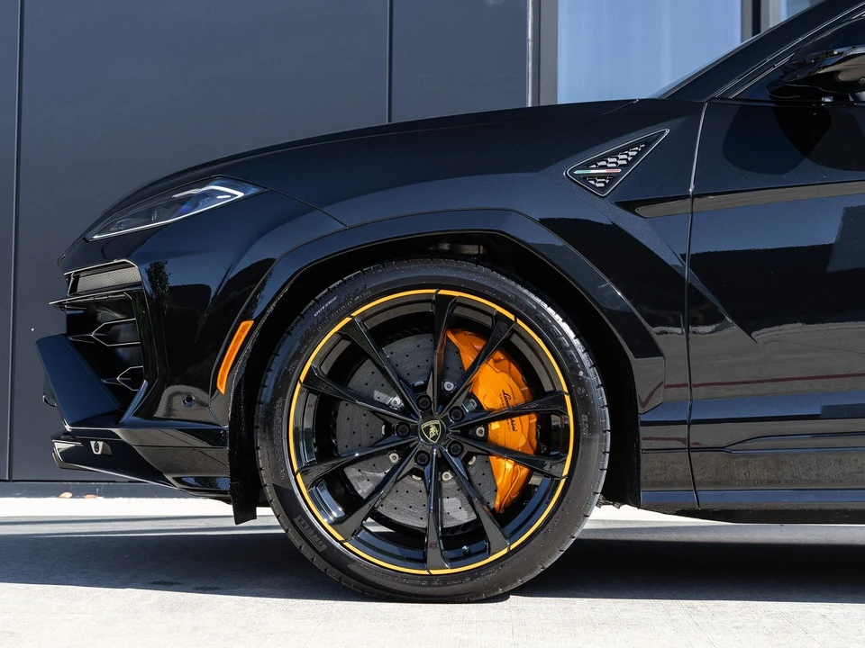 2026 Lamborghini Urus SE - Image 11 of 31