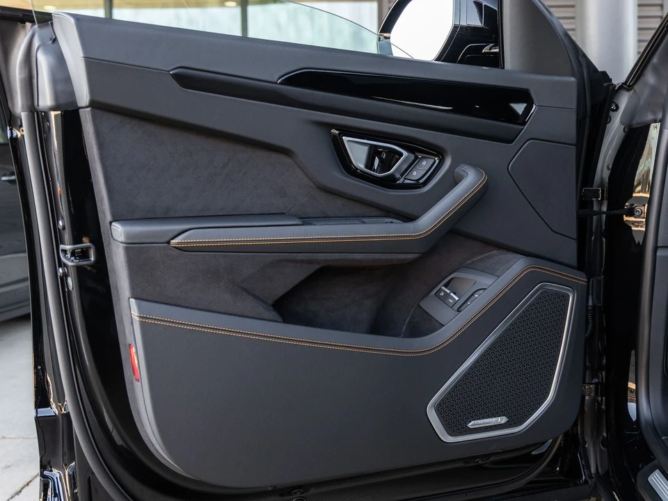 2026 Lamborghini Urus SE - Image 23 of 31