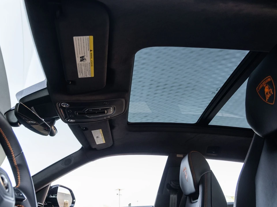 2026 Lamborghini Urus SE - Image 26 of 31