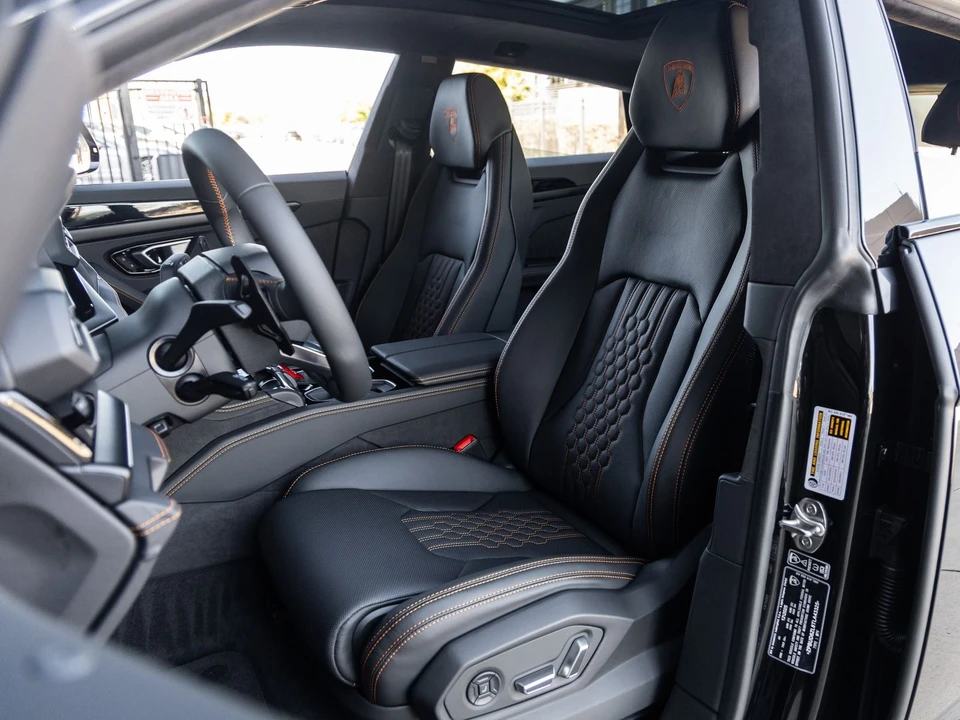 2026 Lamborghini Urus SE - Image 28 of 31