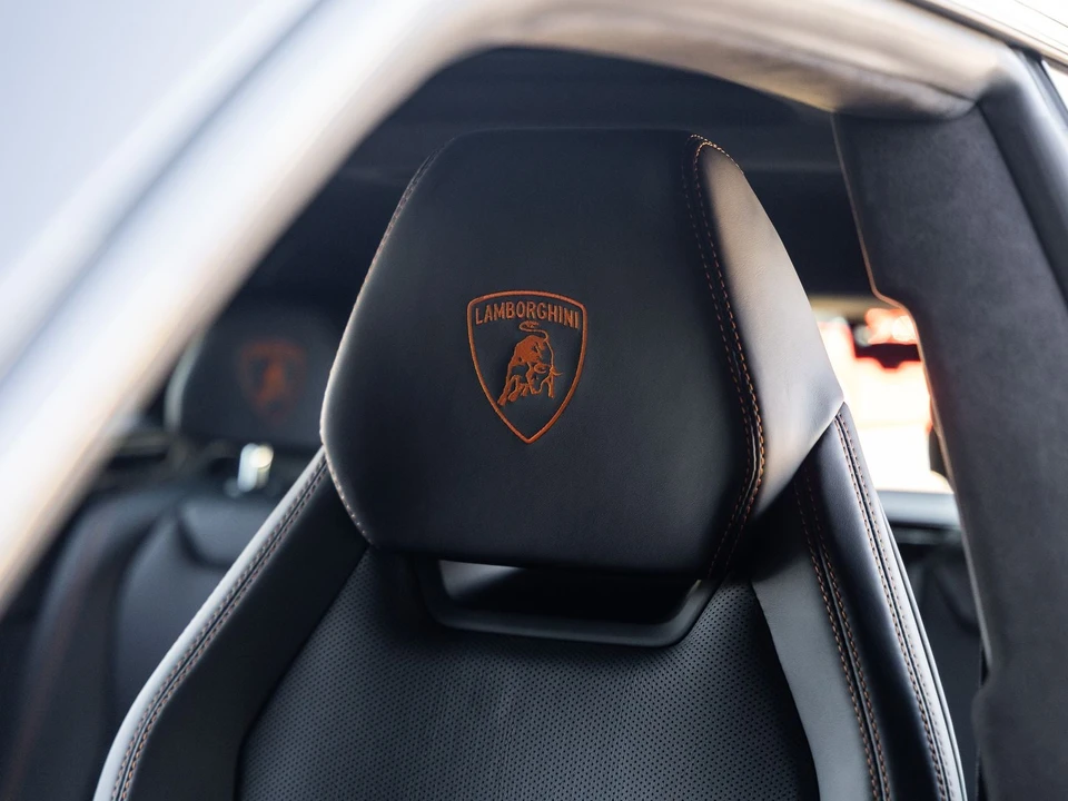 2026 Lamborghini Urus SE - Image 29 of 31
