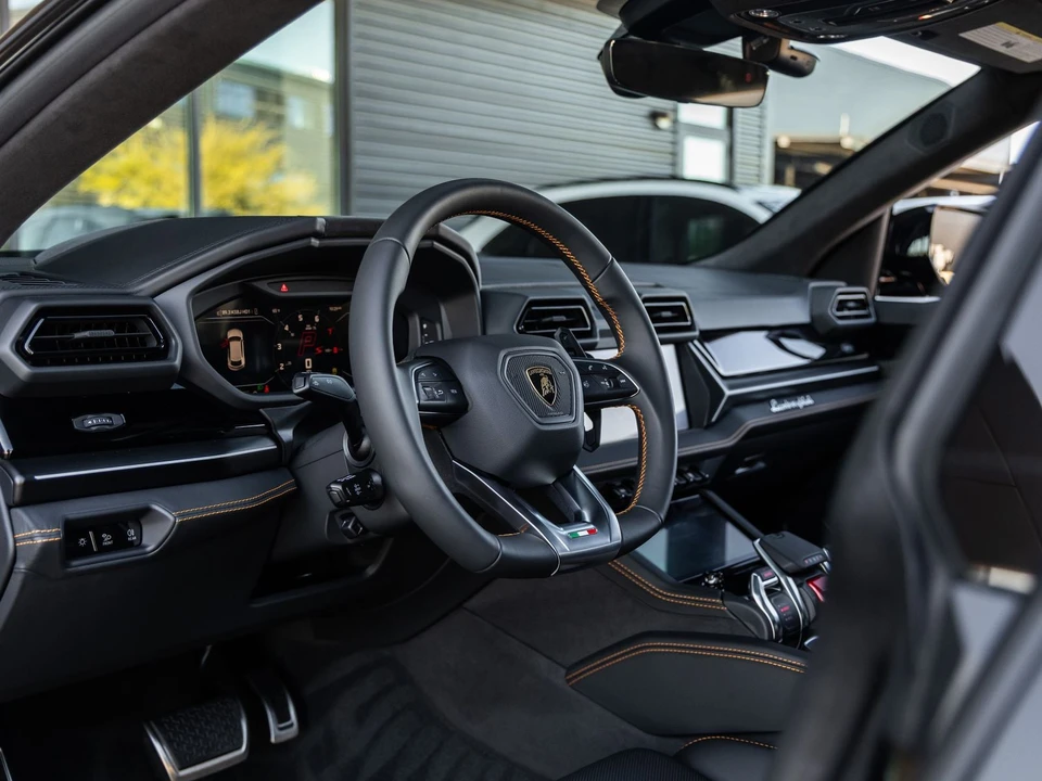 2026 Lamborghini Urus SE - Image 30 of 31