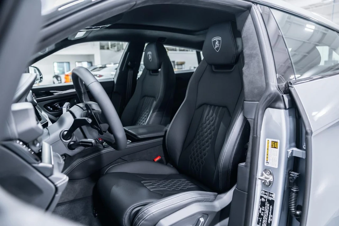 2026 Lamborghini Urus SE - Image 12 of 31