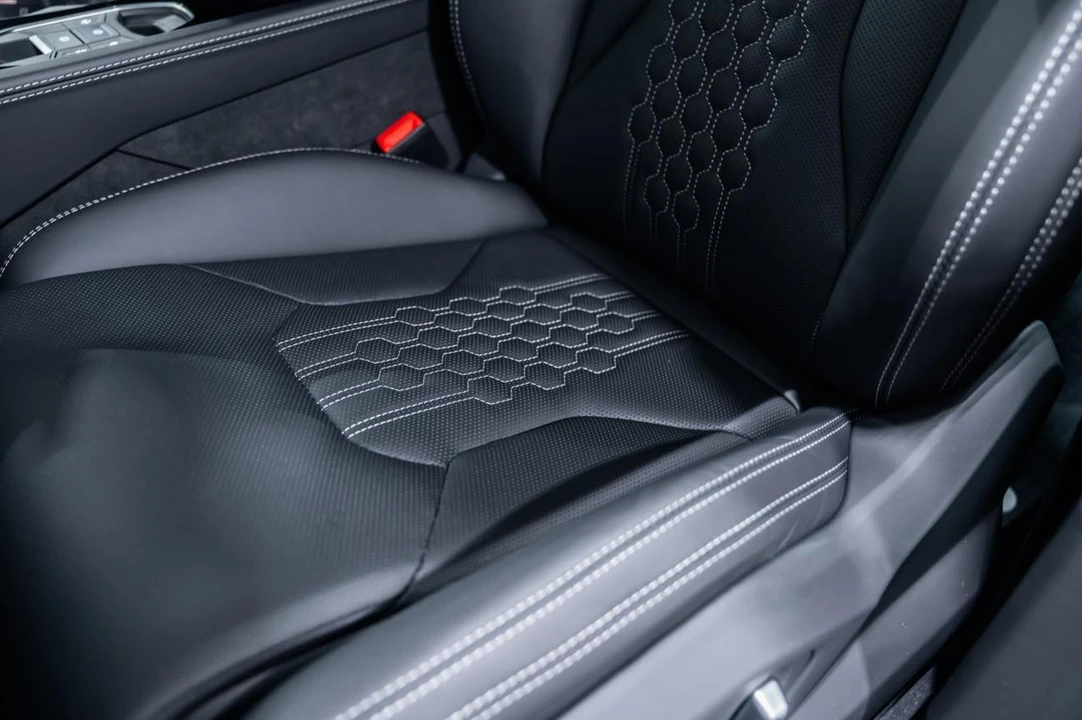 2026 Lamborghini Urus SE - Image 20 of 31