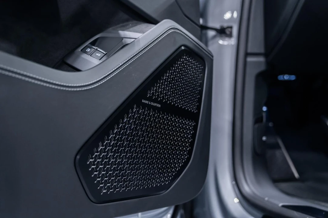 2026 Lamborghini Urus SE - Image 17 of 31