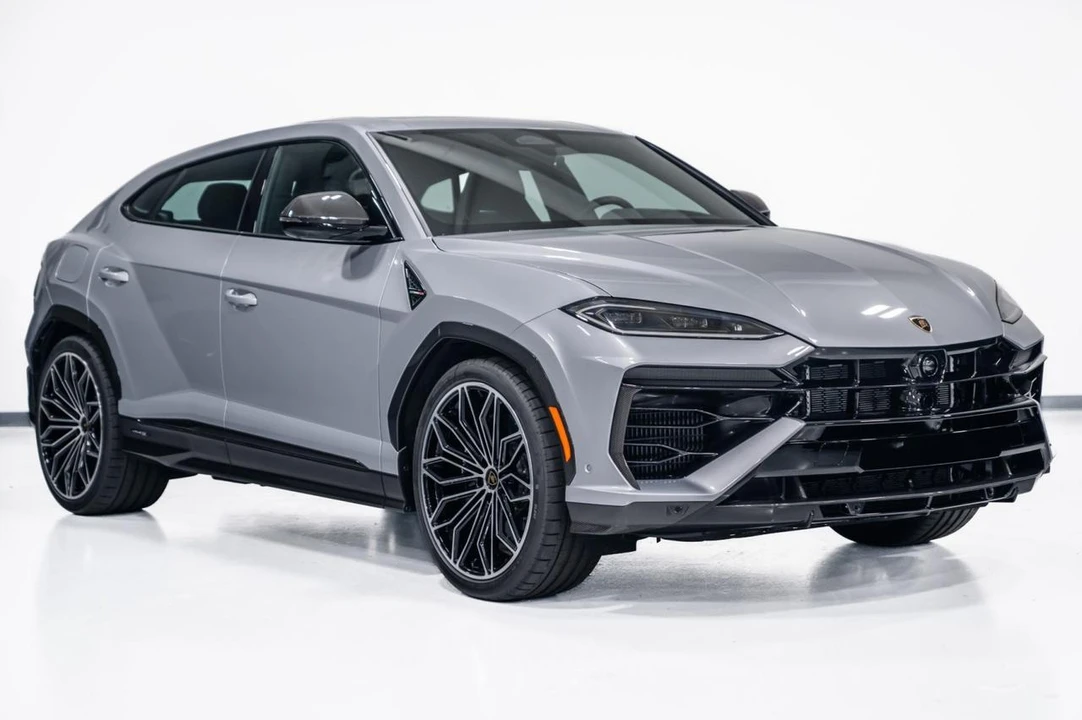 2026 Lamborghini Urus SE - Image 2 of 31