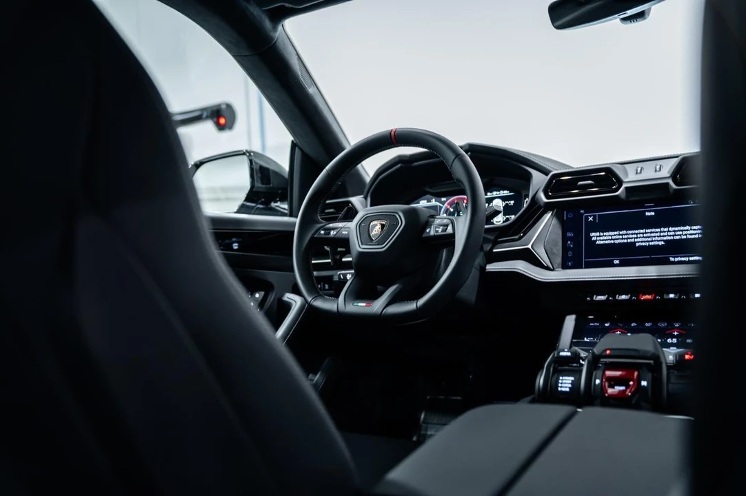 2026 Lamborghini Urus SE - Image 25 of 31